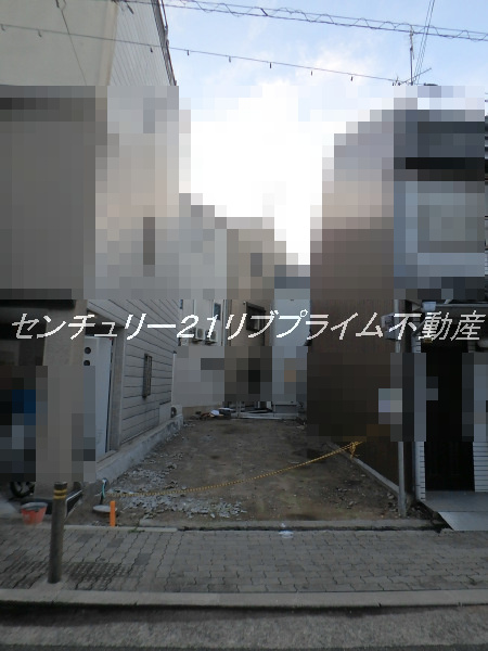 東部市場前駅 徒歩9分 構造:木造土地面積:62.25平米 ( 18.83坪 ) 建物面積:105.1平米 ( 31.79坪 )